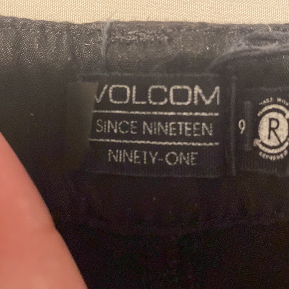 Volcom shorts - Picture 3 of 3